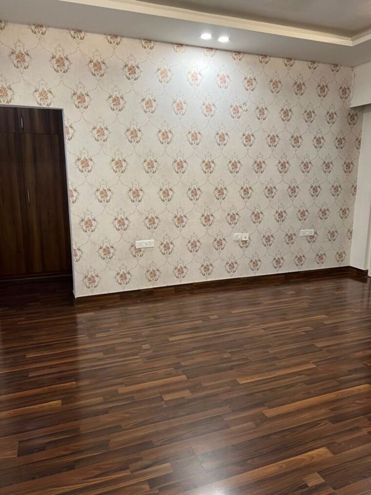 Room, emaar-palm-hills 3 Bedroom 1450 Sq.Ft. Apartment In Sector 77 Gurgaon 10715590