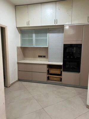 Furnished Amenities in 3 BHK Apartment at Emaar Palm Hills, Sector 77 – for Rent