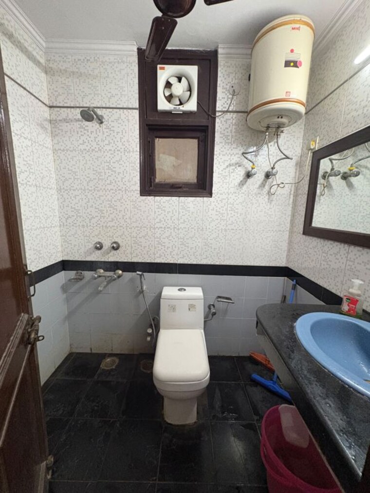 Team Area, sushant lok i 3 Bedroom 240 Sq.Yd. Builder Floor In Sushant Lok I Gurgaon 10715601