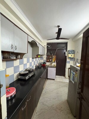 Parking in 3 BHK Builder Floor at Sushant Lok I – for Rent
