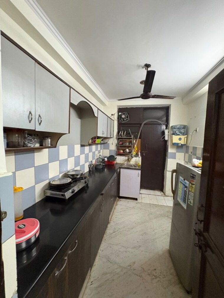  Parking, sushant lok i 3 Bedroom 240 Sq.Yd. Builder Floor In Sushant Lok I Gurgaon 10715601