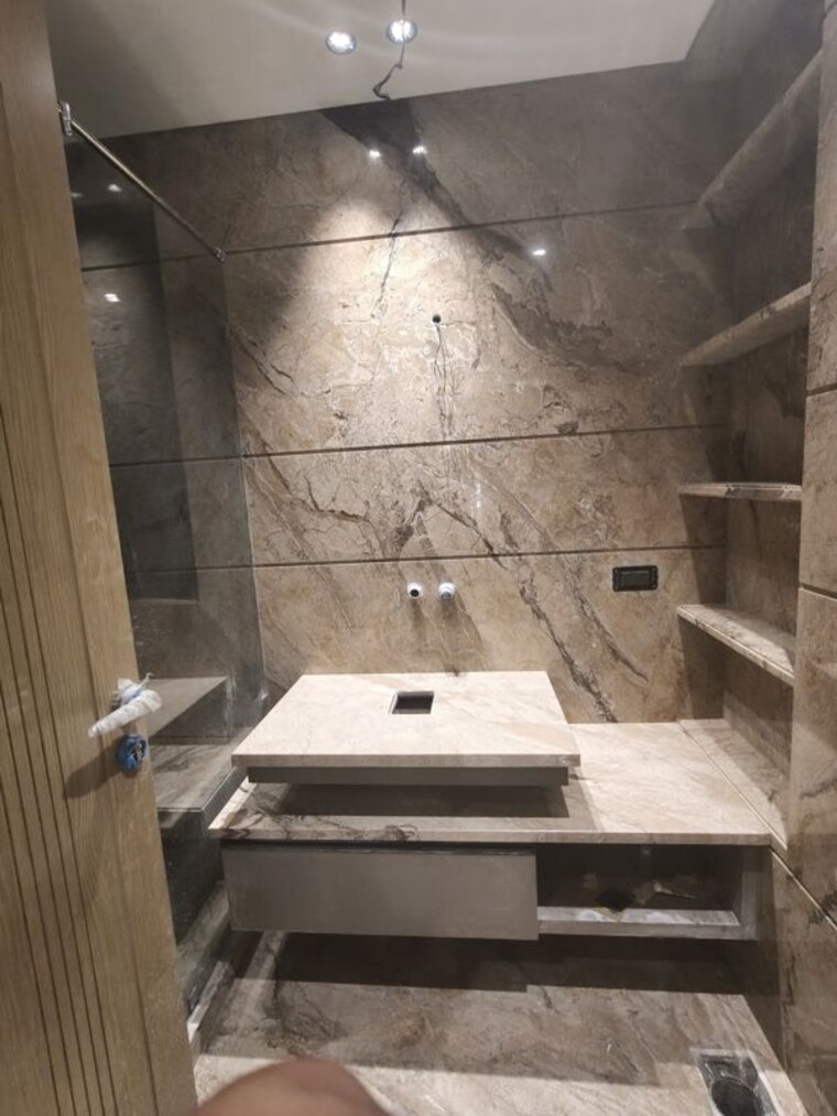 Bathroom, dlf phase ii 4 Bedroom 316 Sq.Yd. Builder Floor In Dlf Phase ii Gurgaon 10715597
