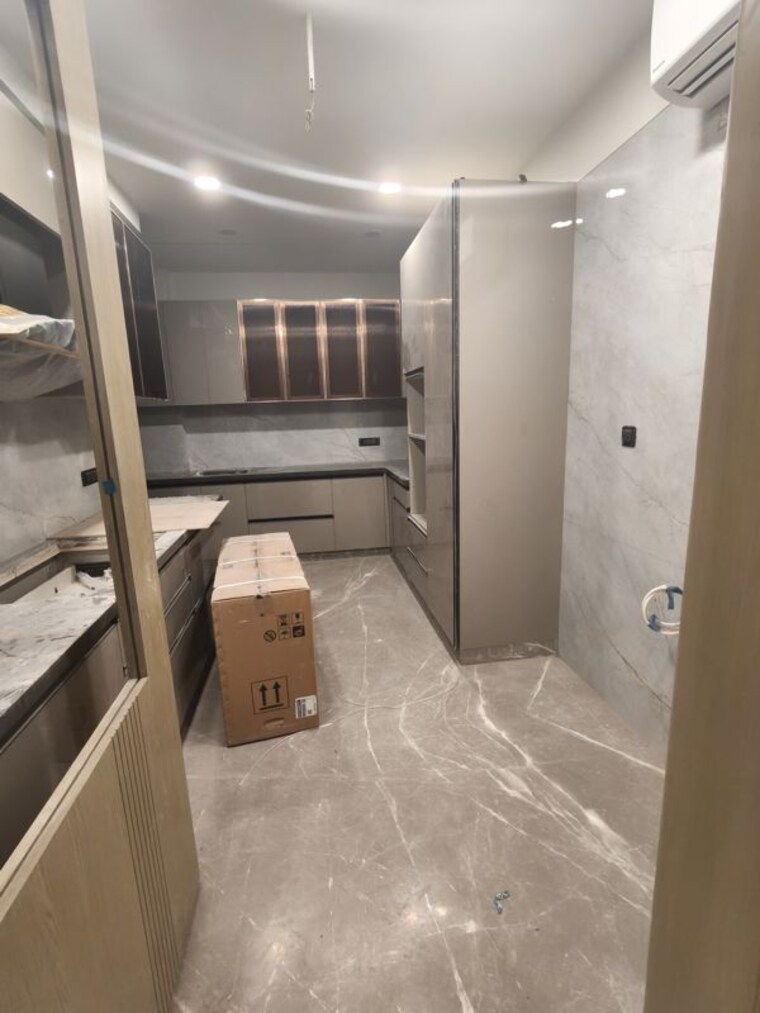 Bathroom, dlf phase ii 4 Bedroom 316 Sq.Yd. Builder Floor In Dlf Phase ii Gurgaon 10715597