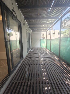 Balcony in 4 BHK Builder Floor at Dlf Phase ii – for Sale