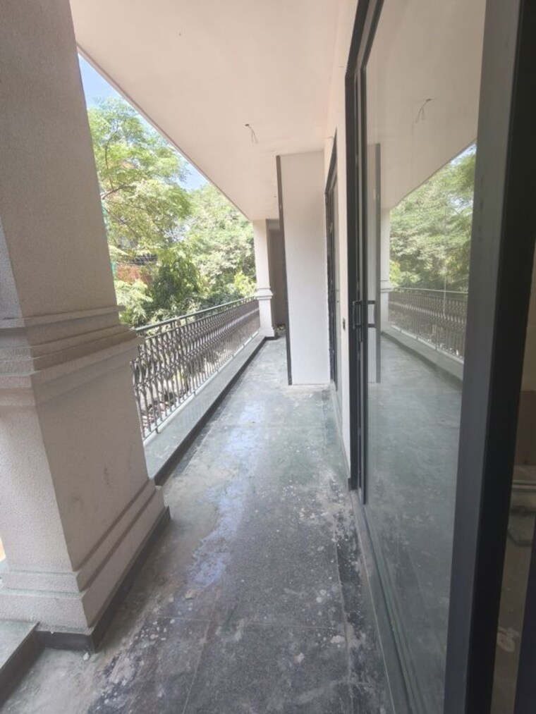 Balcony, dlf phase ii 4 Bedroom 316 Sq.Yd. Builder Floor In Dlf Phase ii Gurgaon 10715597