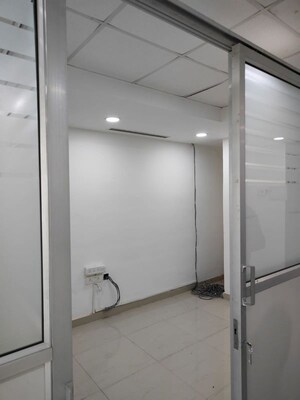 Room in  Office Space at Spaze Platinum Tower, Sector 47 – for Rent