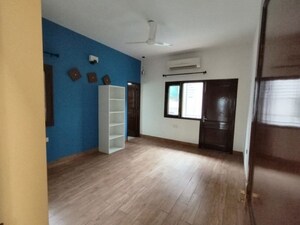 Room in 3 BHK Builder Floor at Safdarjung Enclave – for Rent