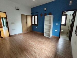 Room in 3 BHK Builder Floor at Safdarjung Enclave – for Rent