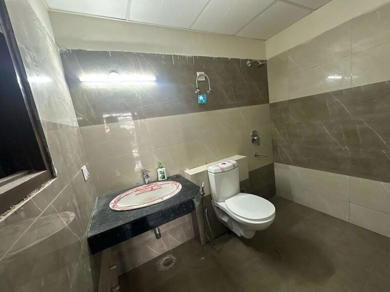 Attached Bathroom, sector 23 1 Bedroom 800 Sq.Ft. Builder Floor In Sector 23 Gurgaon 10715643