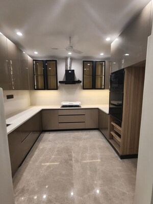 Kitchen in 3 BHK Builder Floor at Dlf Phase ii – for Sale