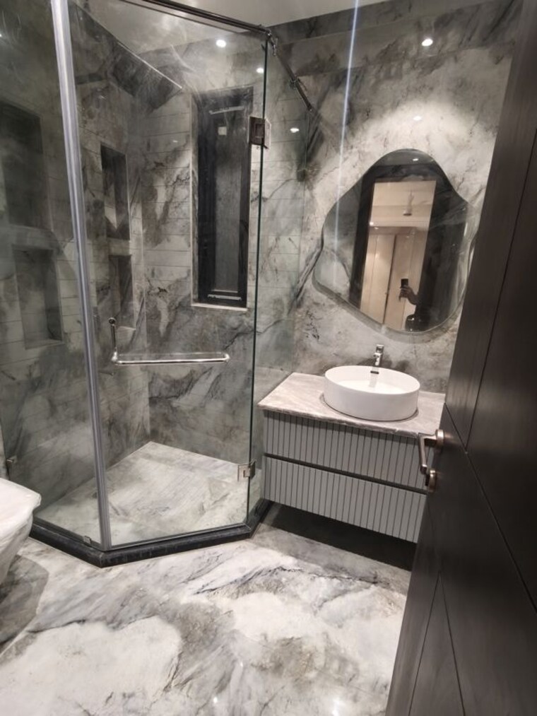 Bathroom, dlf phase ii 3 Bedroom 215 Sq.Yd. Builder Floor In Dlf Phase ii Gurgaon 10715628
