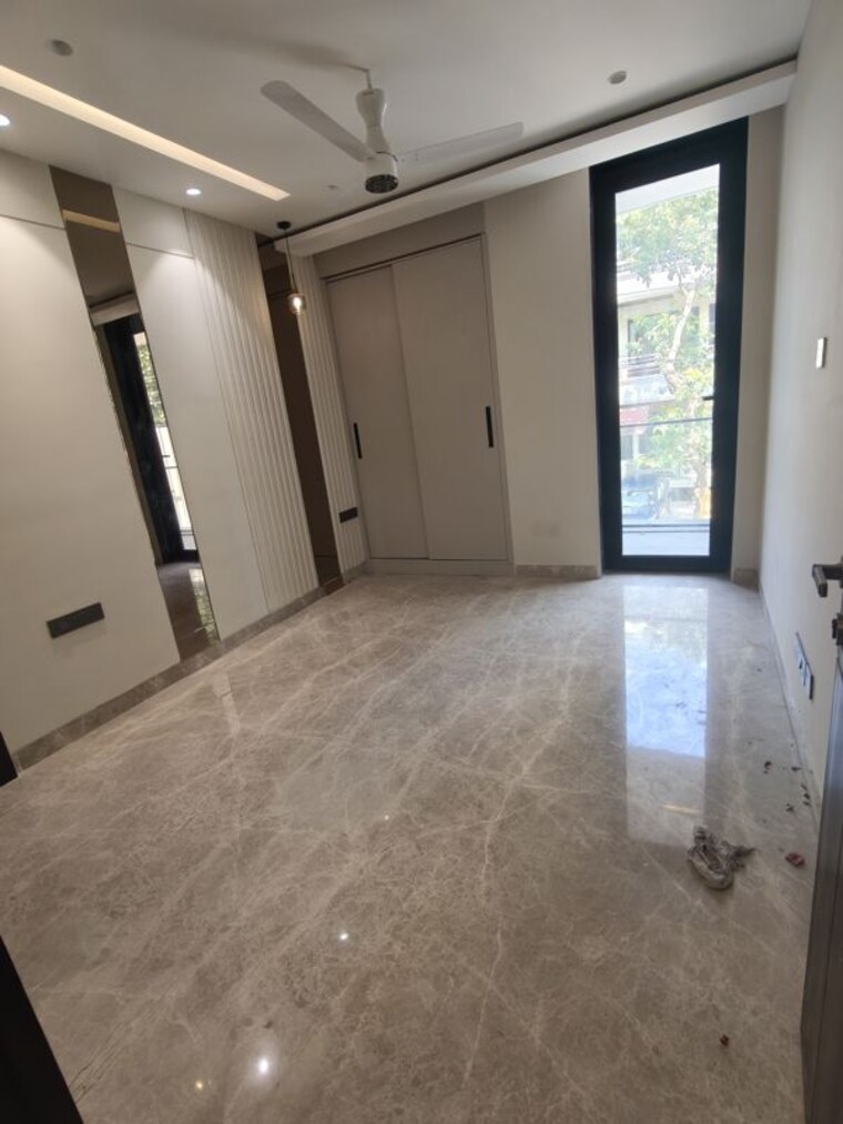 Room, dlf phase ii 3 Bedroom 215 Sq.Yd. Builder Floor In Dlf Phase ii Gurgaon 10715628