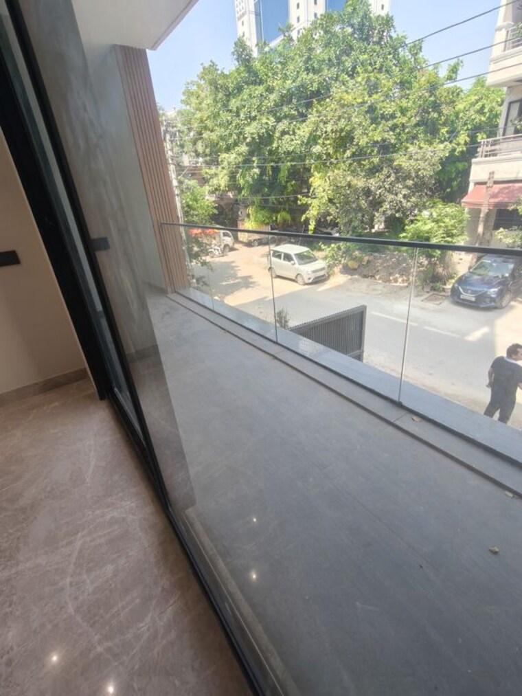 Balcony, dlf phase ii 3 Bedroom 215 Sq.Yd. Builder Floor In Dlf Phase ii Gurgaon 10715628