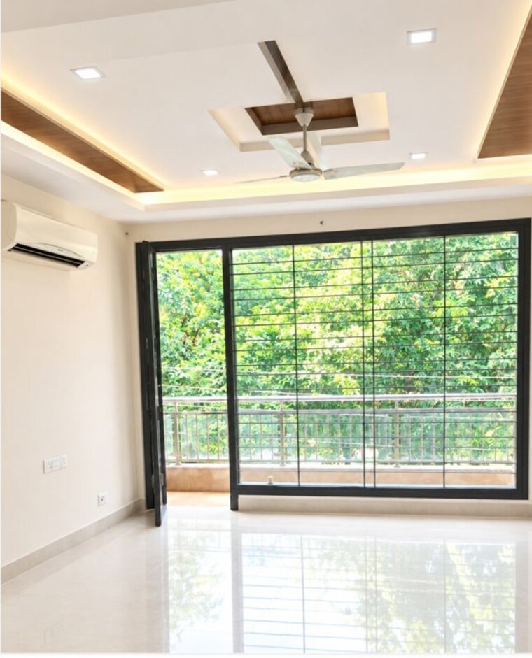 Balcony, greater kailash i 3 Bedroom 208 Sq.Yd. Builder Floor In Greater Kailash I Delhi 10715640