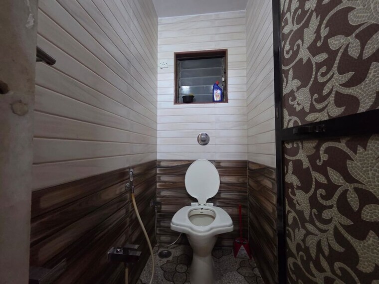 Bathroom, nagari-niwara-chs 2 Bedroom 900 Sq.Ft. Apartment In Goregaon East Mumbai 10715638