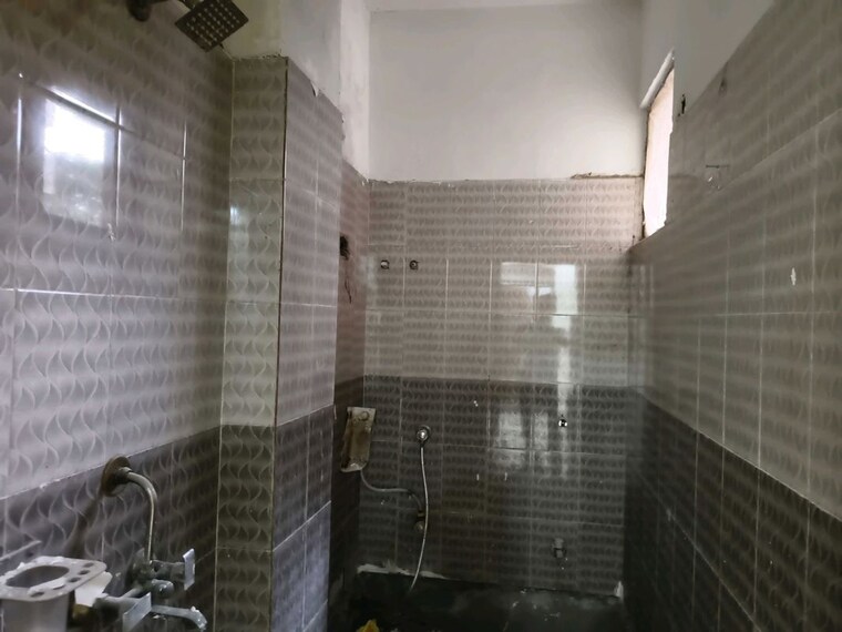 Bathroom, sector 21 2 Bedroom 1200 Sq.Ft. Builder Floor In Sector 21 Gurgaon 10715657