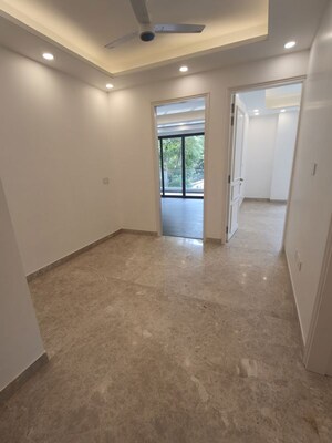 Room in 4 BHK Builder Floor at Dlf Phase ii – for Sale