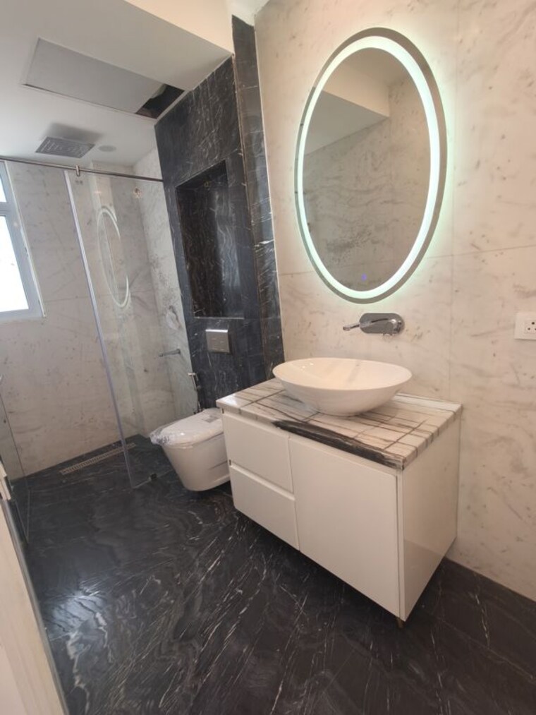 Bathroom, dlf phase ii 4 Bedroom 328 Sq.Yd. Builder Floor In Dlf Phase ii Gurgaon 10715650