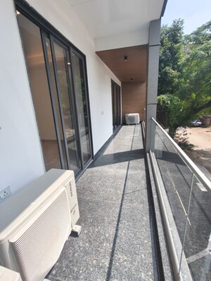 Balcony in 4 BHK Builder Floor at Dlf Phase ii – for Sale