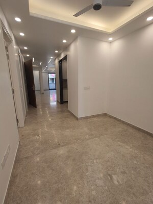 Room in 4 BHK Builder Floor at Dlf Phase ii – for Sale