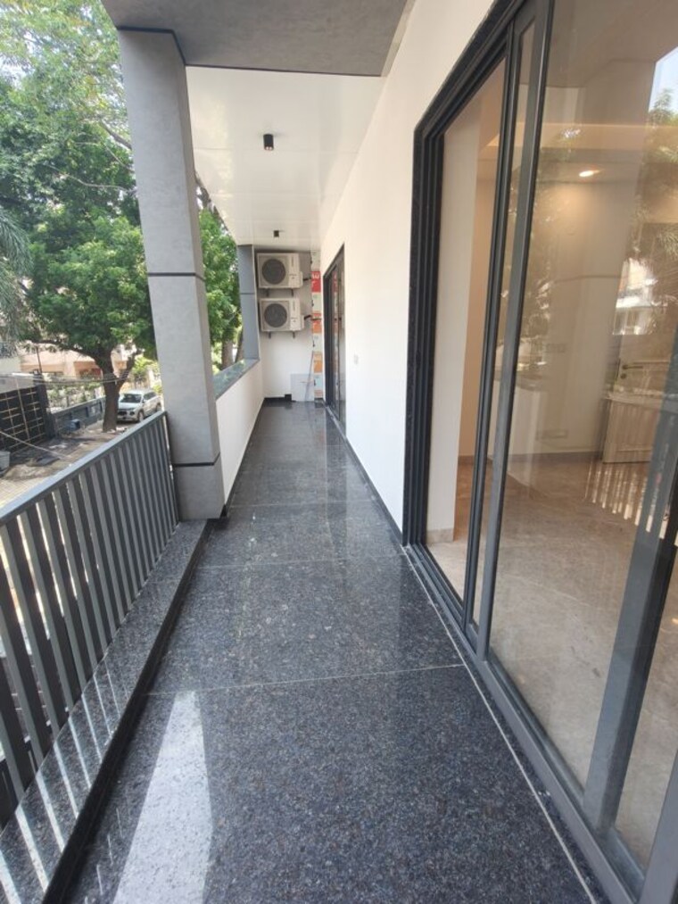 Balcony, dlf phase ii 4 Bedroom 328 Sq.Yd. Builder Floor In Dlf Phase ii Gurgaon 10715650