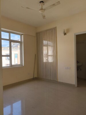 Room in 2 BHK Apartment at Shree Vardhman Mantra, Sector 67 – for Rent