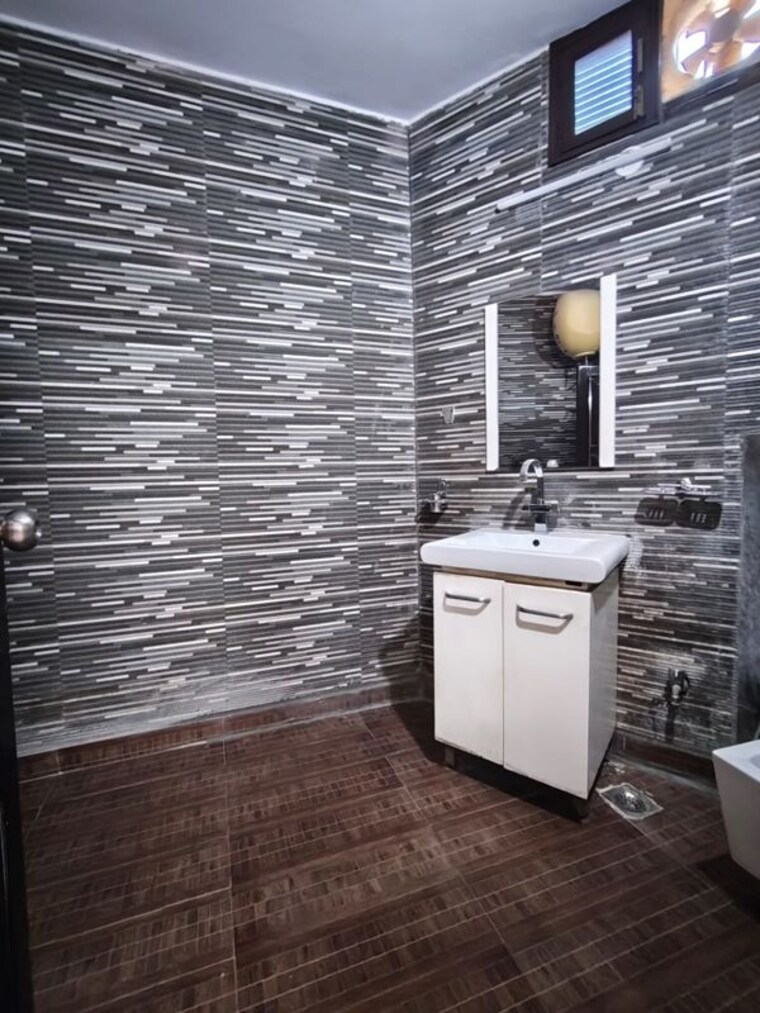 Bathroom, govindpuri 2 Bedroom 551 Sq.Ft. Builder Floor In Govindpuri Delhi 10715674