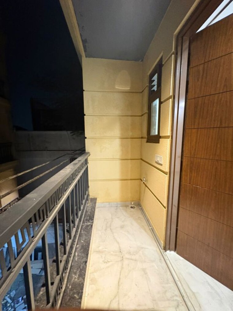 Balcony, freedom fighters enclave 1 Bedroom 700 Sq.Ft. Apartment In Freedom Fighters Enclave Delhi 10715701
