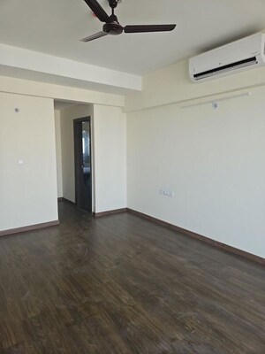 Room in 2 BHK Builder Floor at Sector 21 – for Rent