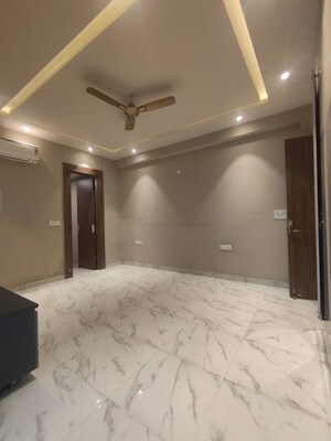 Room in 4 BHK Apartment at Sector 47 – for Rent