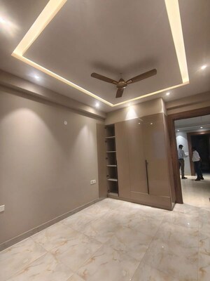 Room in 4 BHK Apartment at Sector 47 – for Rent