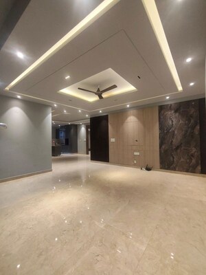 Room in 4 BHK Apartment at Sector 47 – for Rent