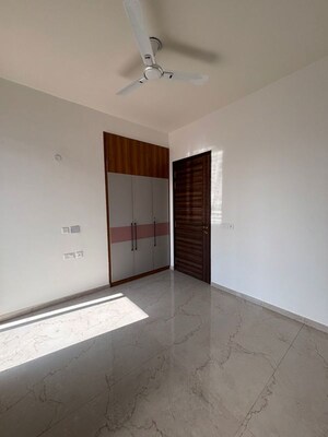 Room in 3 BHK Apartment at Emaar Emerald Floors, Sector 65 – for Rent