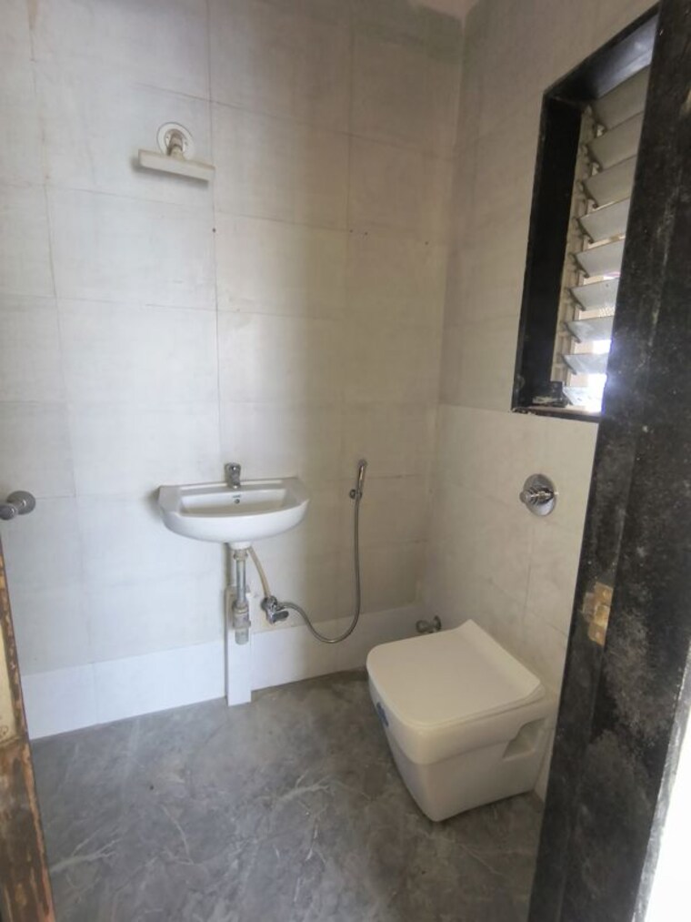 Bathroom, kakad-paradise-phase-1 2 Bedroom 579 Sq.Ft. Apartment In Mira Road Thane 10715765