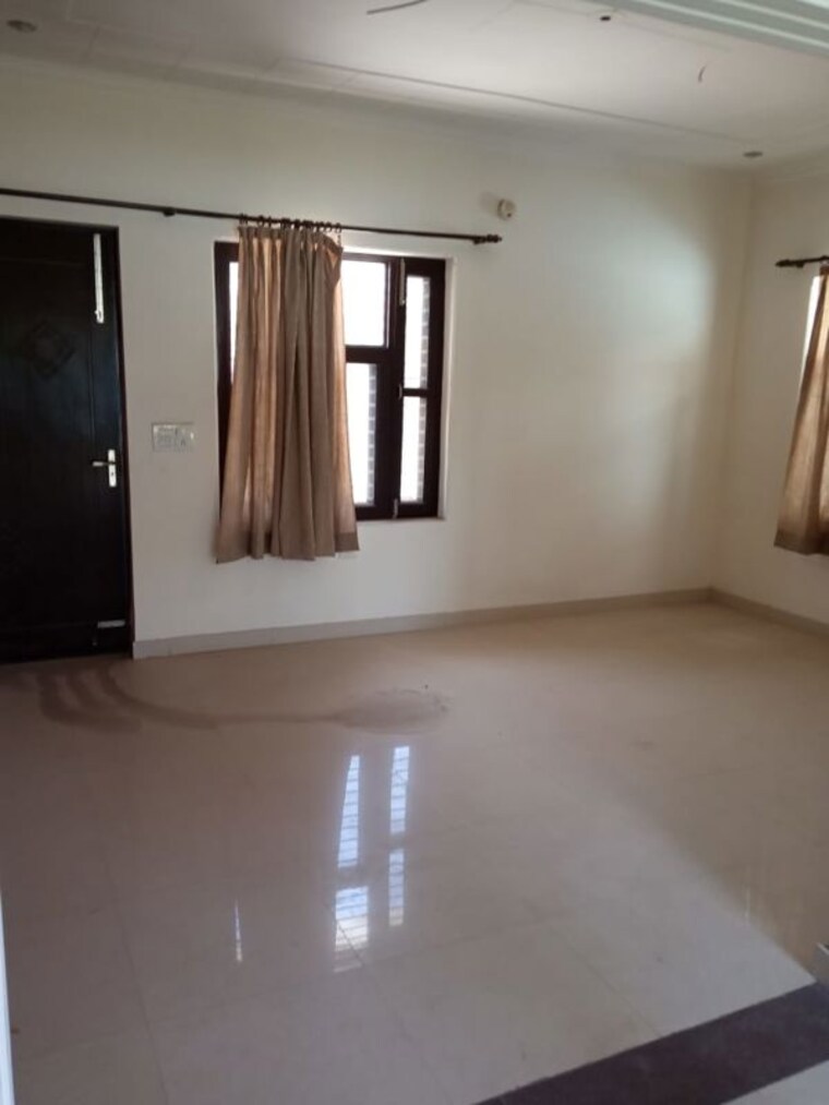 Room, sector 14 2 Bedroom 1022 Sq.Ft. Independent House In Sector 14 Gurgaon 10715776