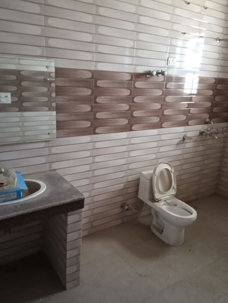 Bathroom, sector 14 2 Bedroom 1022 Sq.Ft. Independent House In Sector 14 Gurgaon 10715776
