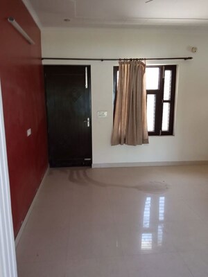 Room in 2 BHK Independent House at Sector 14 – for Rent