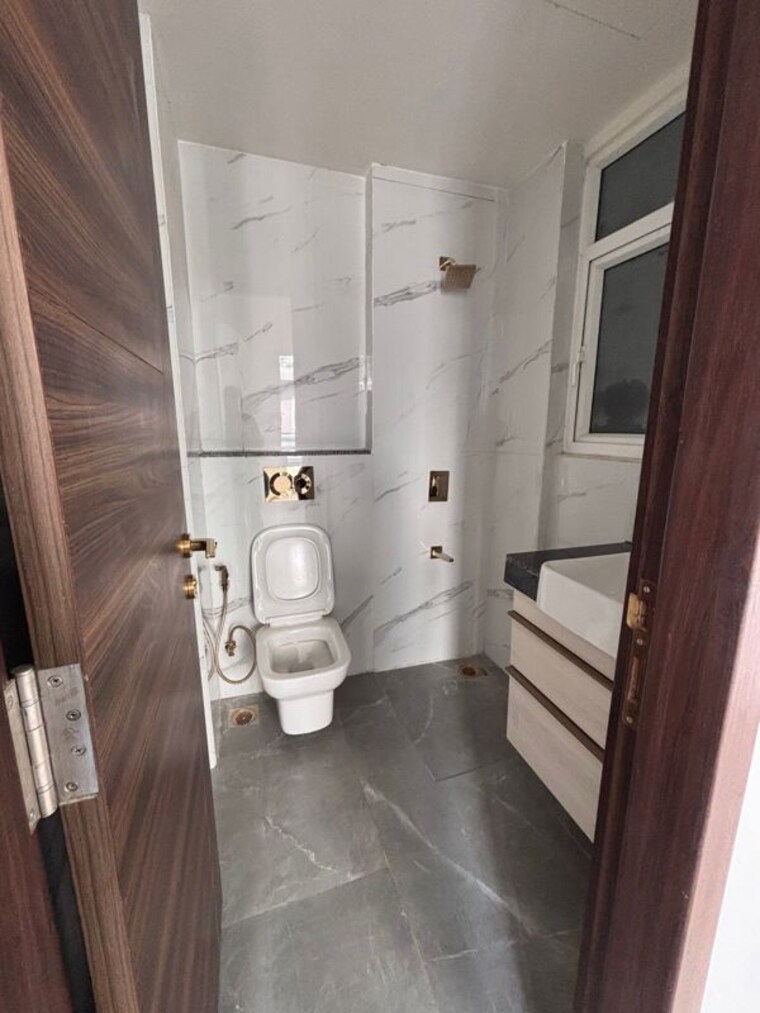 Bathroom, smart-world-orchard 3 Bedroom 1680 Sq.Ft. Apartment In Sector 61 Gurgaon 10715785