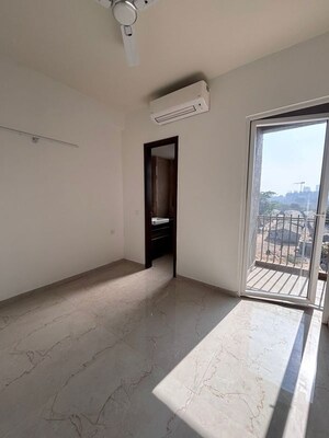 Room in 3 BHK Apartment at Smart World Orchard, Sector 61 – for Rent