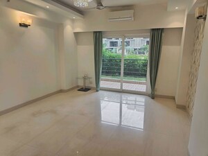 Room in 3 BHK Builder Floor at Sector 21 – for Rent