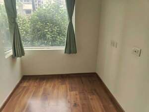 Room in 3 BHK Builder Floor at Sector 21 – for Rent