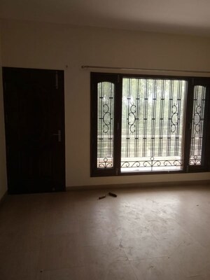 Room in 2 BHK Independent House at Sector 14 – for Rent