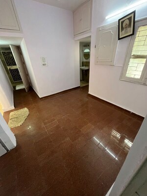 Room in 2 BHK Builder Floor at Sheikh Sarai – for Rent