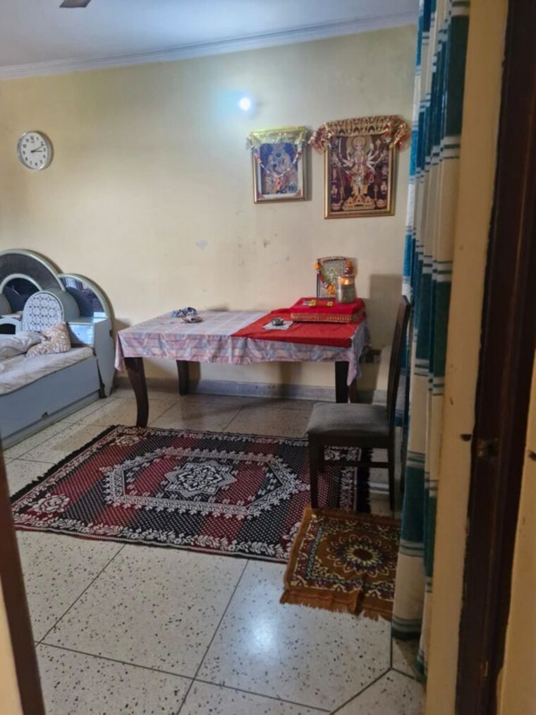 Room, rakesh marg 5 Bedroom 220 Sq.Yd. Independent House In Rakesh Marg Ghaziabad 10715771