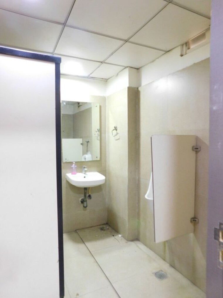 Room, madhapur Commercial Office Space 3300 Sq.Ft. In Madhapur Hyderabad 10715819