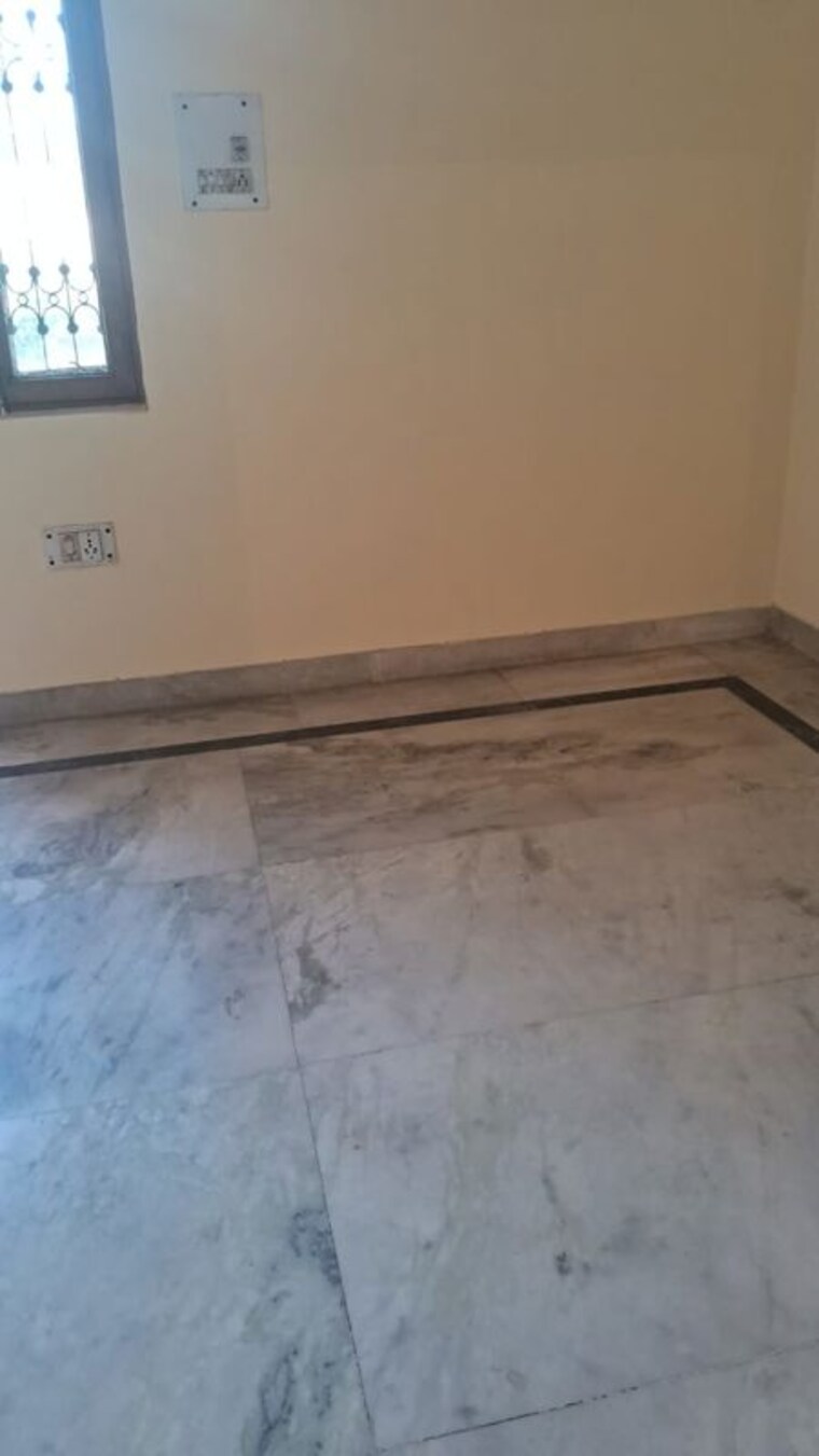 Room, sector 19 2.5 Bedroom 1350 Sq.Ft. Builder Floor In Sector 19 Noida 10715795