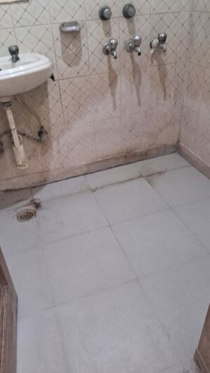 Bathroom in 2.5 BHK Builder Floor at Sector 19 – for Rent