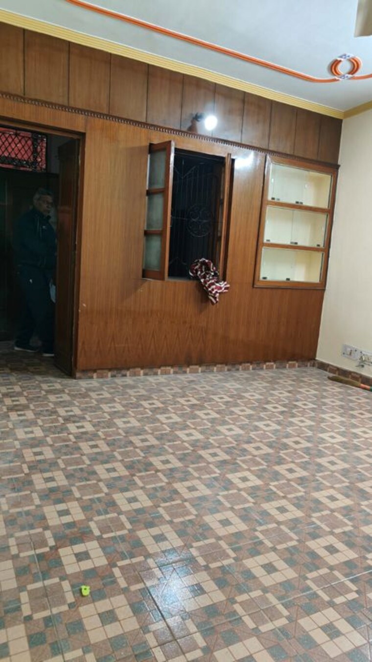 Room, sarita vihar 1.5 Bedroom 450 Sq.Ft. Independent House In Sarita Vihar Delhi 10715807