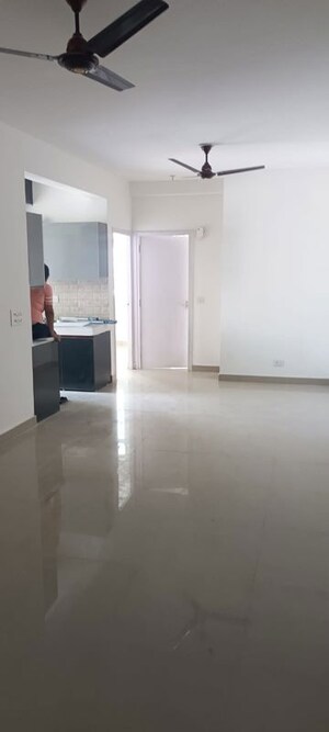 Room in 2 BHK Apartment at Suncity Avenue 76, Sector 76 – for Sale