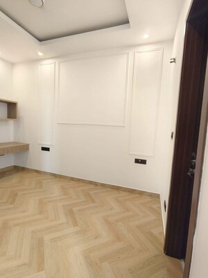 Room in 3 BHK Apartment at Raj One Good Earth, Sector 71 – for Rent